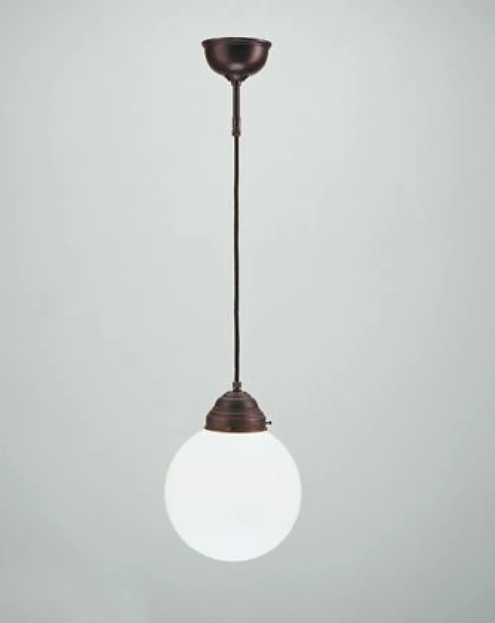 Online Berliner Messingleuchten Antike Hängelampe blendarm Messing Glaskugel E27 Ø20 cm