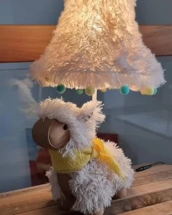 Happy Lamps Kinderzimmerleuchte LED 48 cm hoch Alpaka vegan niedlich*Kinder Wohnzimmerlampen|Kinderzimmerlampen