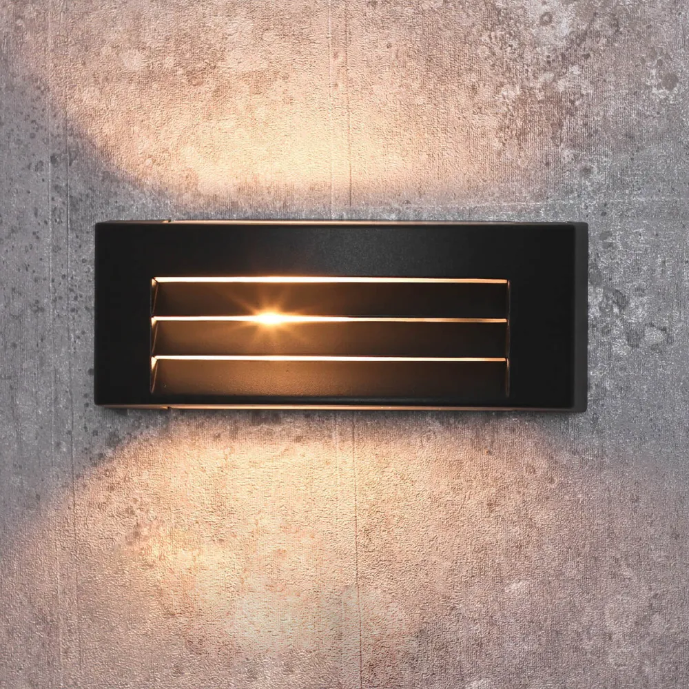 Sale Nowodvorski Moderne Wandaußenleuchte in grau mit Lamellen