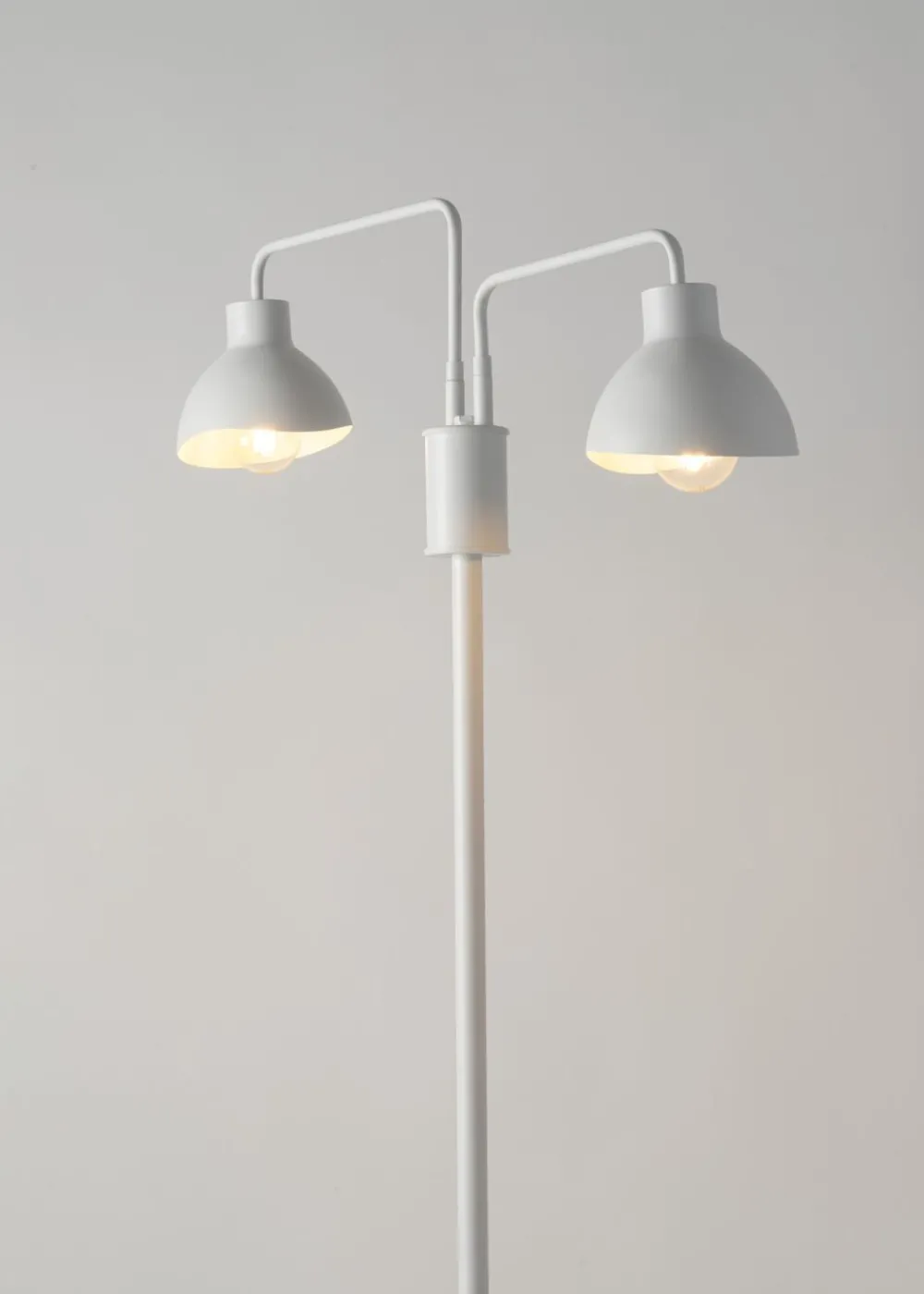 Discount Sigma Stehlampe 2-flammig Weiß Metall Lesen E27 162 cm hoch