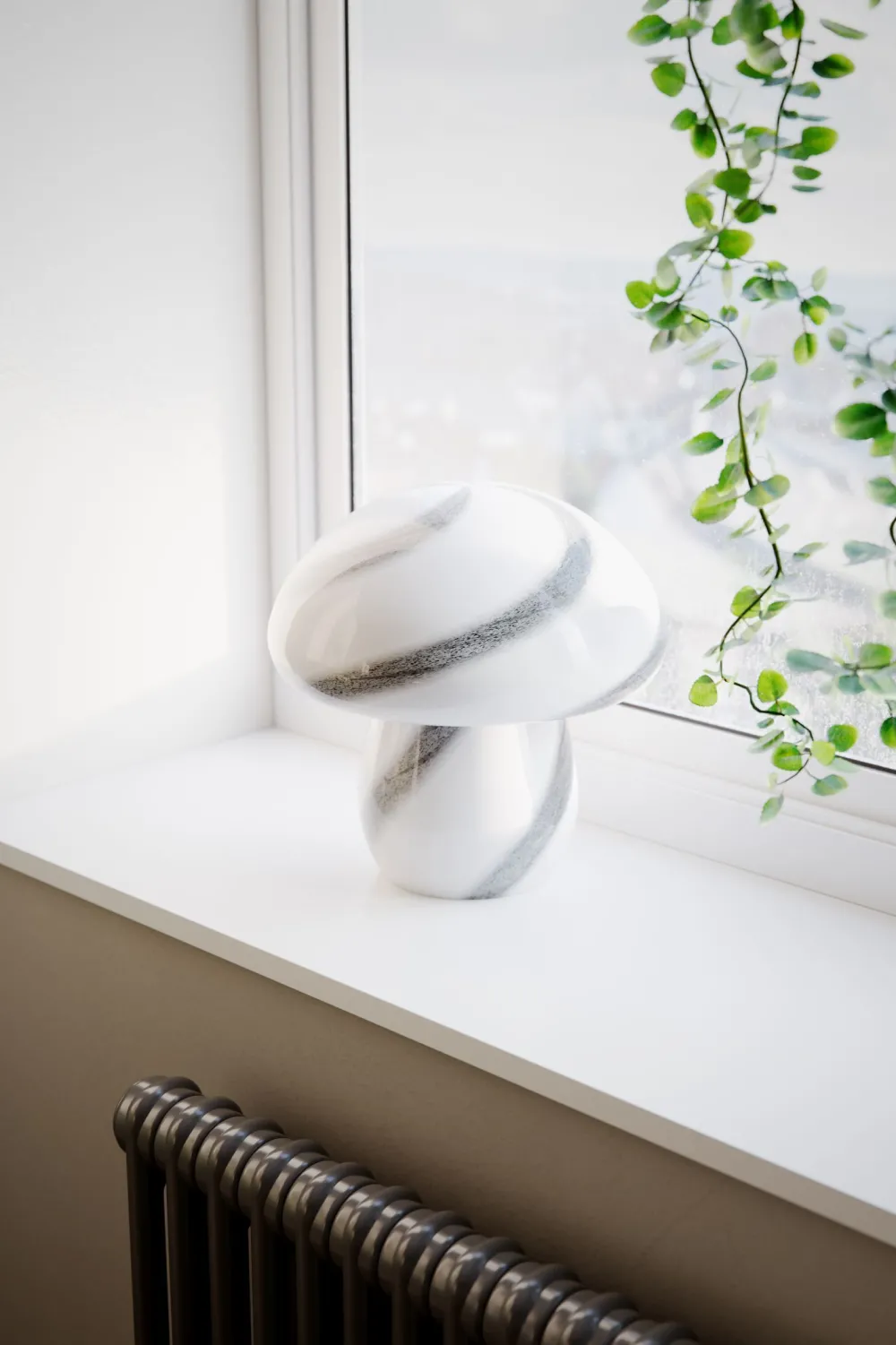 New By Rydéns Tischlampe Glas 30 cm hoch Weiß marmoriert E27 Pilz Look