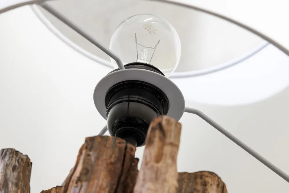 Clearance Invicta Interior Tischleuchte Holz Stoff Weiß 58 cm groß E27 blendarm