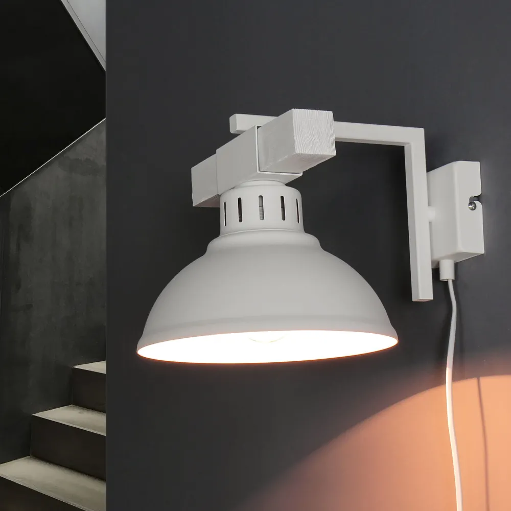 New Luminex Wandlampe Weiß mit Steckdosenanschluss
