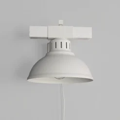 New Luminex Wandlampe Weiß mit Steckdosenanschluss