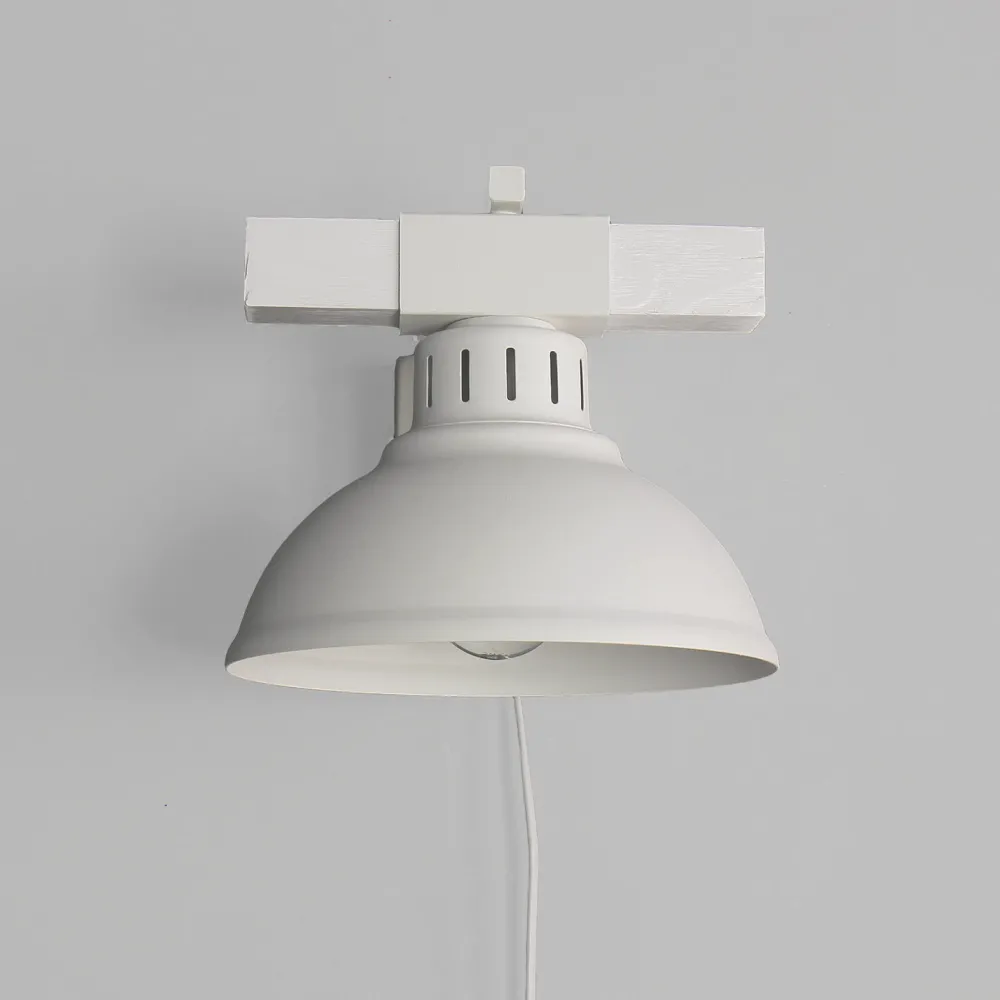 New Luminex Wandlampe Weiß mit Steckdosenanschluss