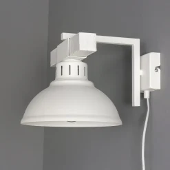 New Luminex Wandlampe Weiß mit Steckdosenanschluss